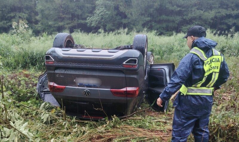 Auto robado El Alcázar contrabando Volkswagen Taos Ruta 211 Policía Misiones