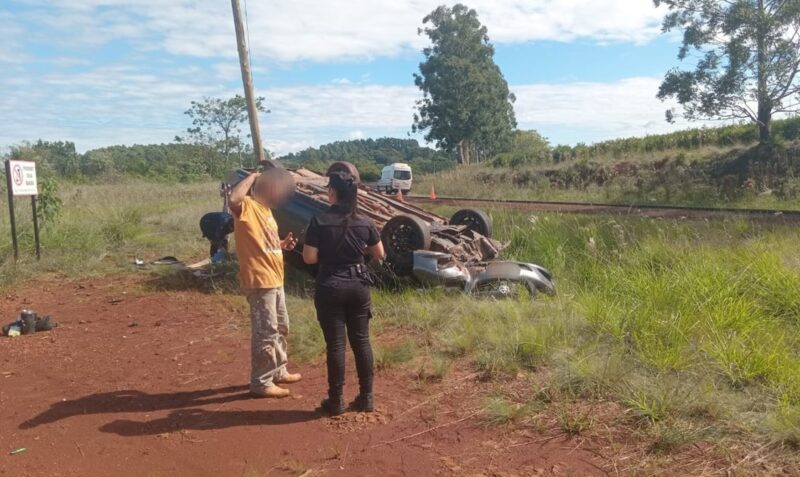 Vuelco Ruta 5 General Alvear Toyota Corolla siniestro vial Misiones