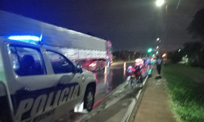 Accidente Posadas Avenida 213 motociclista herido triple choque