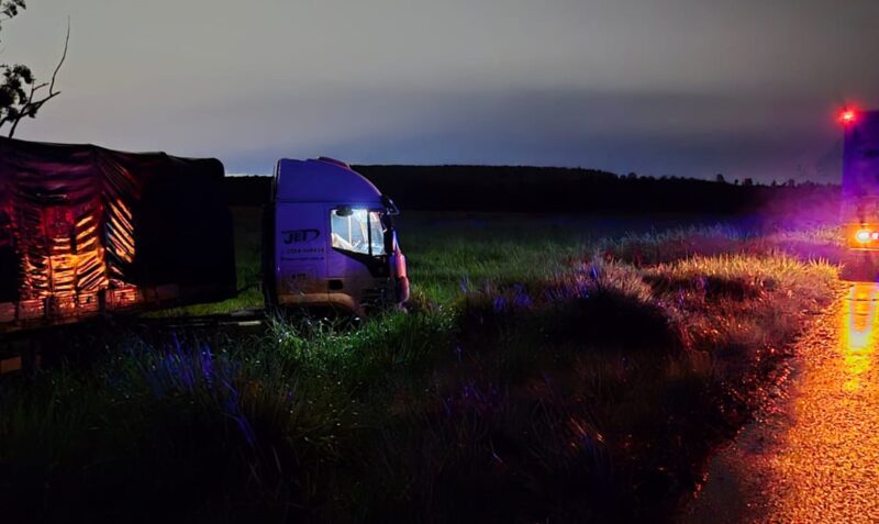 Despiste camión Ruta 12 Posadas Iveco El Arco camionero dormido