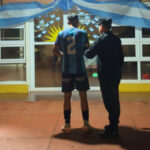 Escándalo en un torneo de fútbol en Los Helechos: un partido terminó con agresiones y un jugador tras las rejas