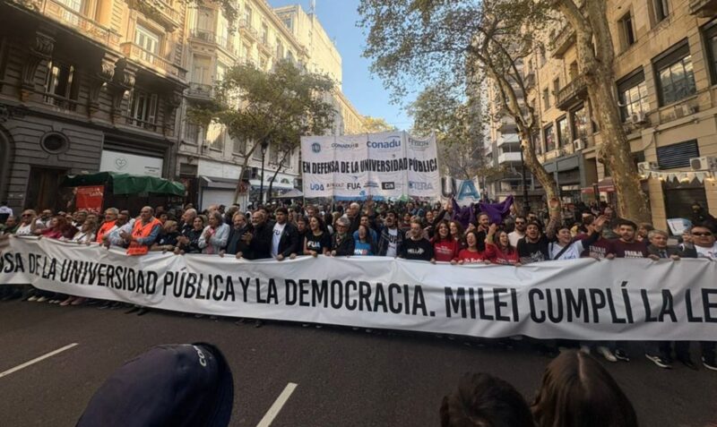 Documento marcha universitaria reclamo docente salarios universidad 2026