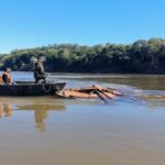 Río Uruguay: Prefectura rescató a cuatro contrabandistas tras hundirse las barcazas con las que cruzaban un caballo desde Brasil