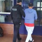 «No me voy a ir hasta que vuelvas conmigo»: violento acoso de un hombre ebrio frente a la casa de su ex