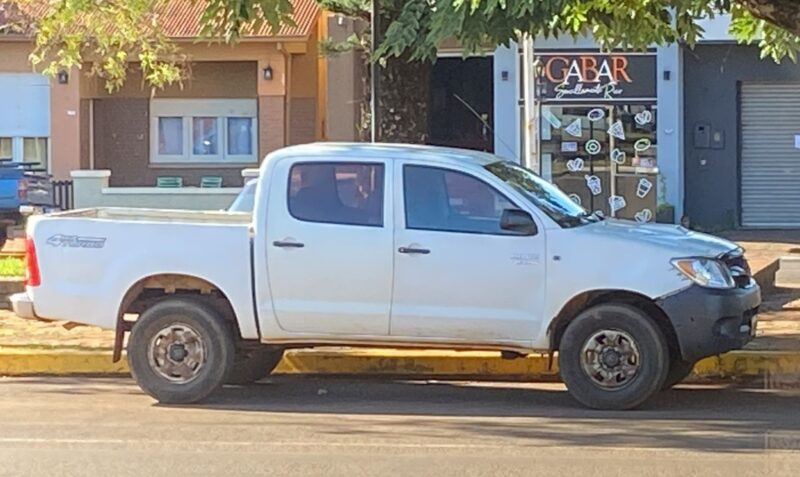Camioneta Vialidad Provincial Alem choque fuga Avenida Vélez Sarsfield motocicleta Keller