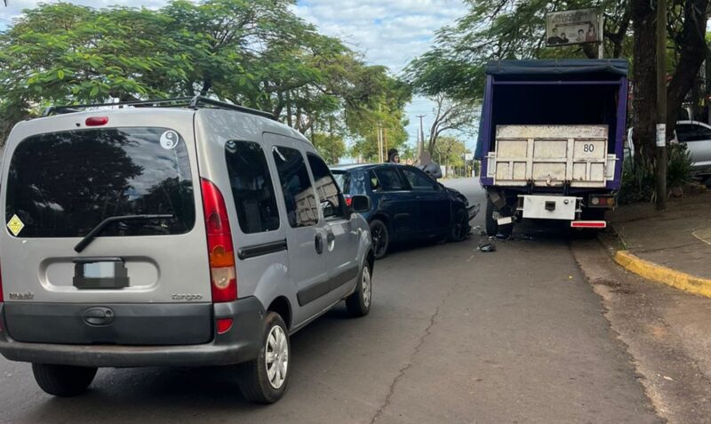Siniestro vial Posadas avenida Tambor de Tacuarí choque en cadena