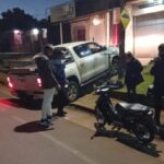 Posadas: Una pareja terminó hospitalizada tras chocar contra una camioneta en avenida Constitución