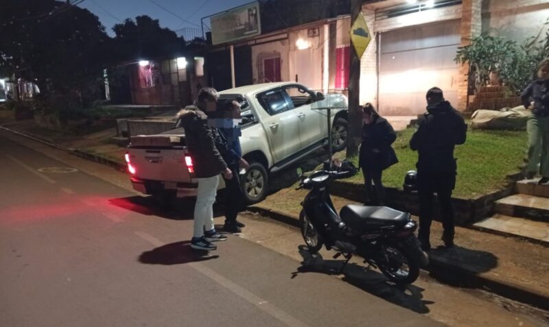 accidente Posadas avenida Constitución choque Hilux Honda Biz heridos