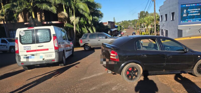 Accidente Alem calle Urquiza ambulancia Chevrolet Astra choque
