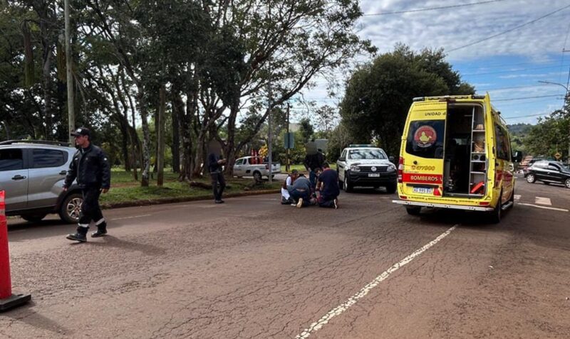 Accidente Posadas calles Acevedo y Artigas motociclista herida Toyota Corolla Cross