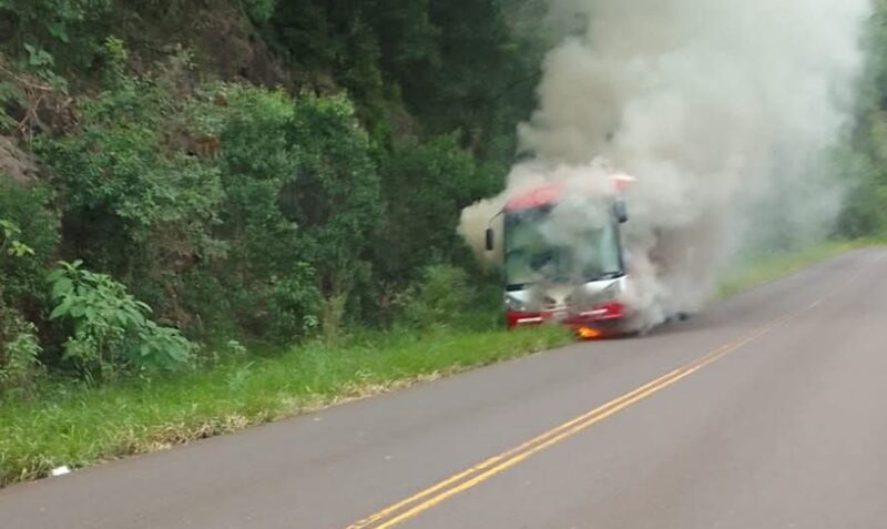 Incendio colectivo Pozo Azul Ruta 17 pasajeros evacuados