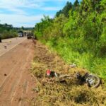 Violento choque en ruta: dos jóvenes luchan por recuperarse tras impactar contra un camión