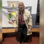 Servicio a la comunidad: Buscan a los familiares de un abuelo hallado desorientado en Posadas
