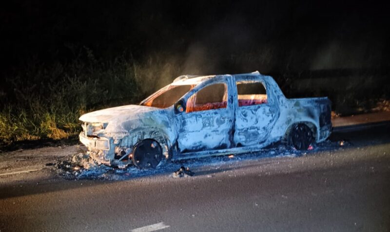 Incendio camioneta Ruta Provincial 19 Wanda Renault Oroch