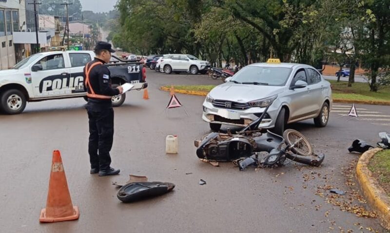 Siniestro vial San Vicente Avenida Constitución Fiat Cronos motocicleta Corven