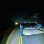 Buscan a camionero que huyó tras una colisión