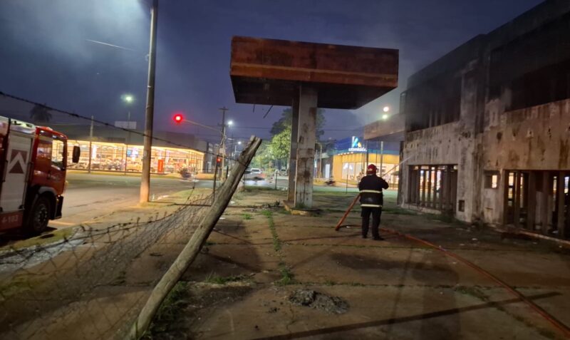 incendio Posadas ex estación de servicio avenidas Uruguay y Buchardo
