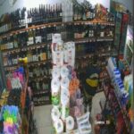 Garupá: un joven fue atrapado robando botellas caras tras ser reconocido por su ropa deportiva