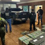 Persecución y operativo cerrojo: evadió un retén policial y abandonó una camioneta robada repleta de contrabando