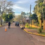 Intentó evitar un impacto vehicular en una transitada avenida de la ciudad y terminó en el asfalto