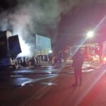 Bomberos evitaron que se quemara por completo un camión con 30 toneladas de maíz sobre la Ruta 14