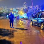 Dos motos chocaron de frente en plena calle y un conductor se llevó la peor parte