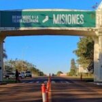Guerra de símbolos en el límite provincial: desmantelan un emblemático cartel en pleno año electoral