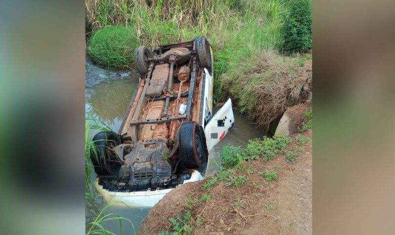 camioneta barranco Jardín América Toyota Hilux