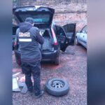 Hallazgo de armamento y logística táctica en el doble fondo de un auto incriminado en la zona centro