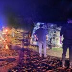 Una camioneta despistó y volcó sobre la Ruta Provincial 103 en Villa Bonita