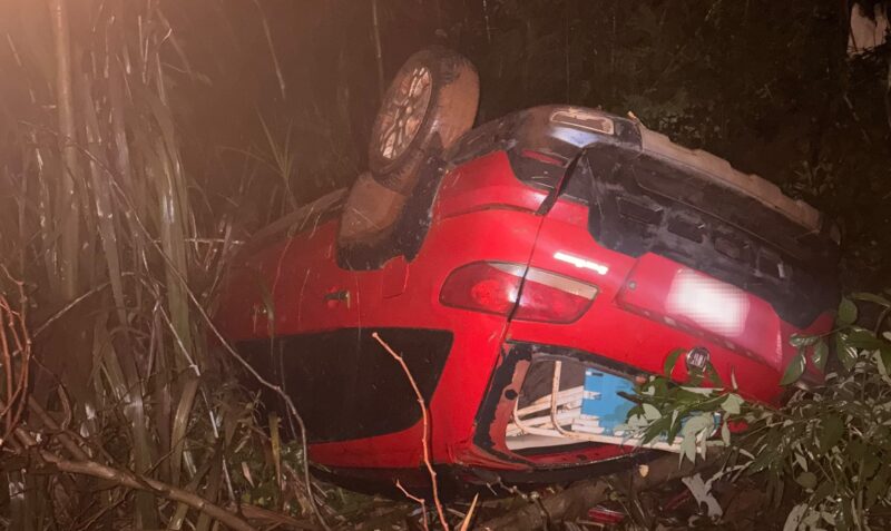 vuelco El Soberbio Ruta Provincial 2 Fiat Palio despiste