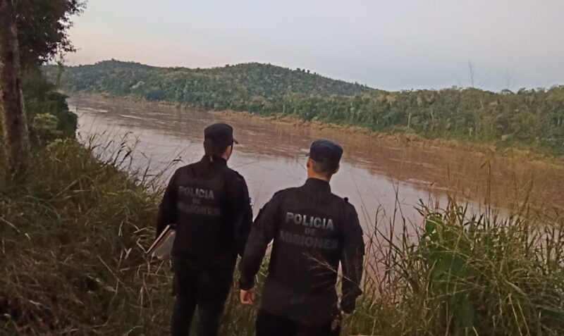 busqueda rio Uruguay El Soberbio naufragio bote