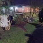 Una camioneta despistó en Campo Viera y terminó arriba de la Plazoleta del Té
