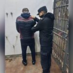 Un joven atacó a su propia madre en una vivienda y opuso una violenta resistencia armada ante las fuerzas de seguridad