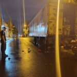 Un motociclista terminó internado tras chocar contra un acoplado estacionado
