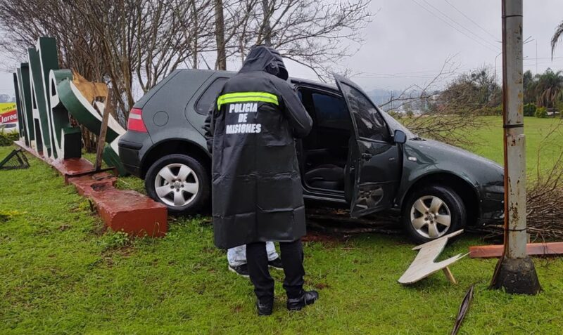 choque cartel Alem rotonda Ruta 14 despiste Golf