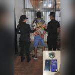 ALEM: Rompió el vidrio de una camioneta para robar un celular, escapó en moto