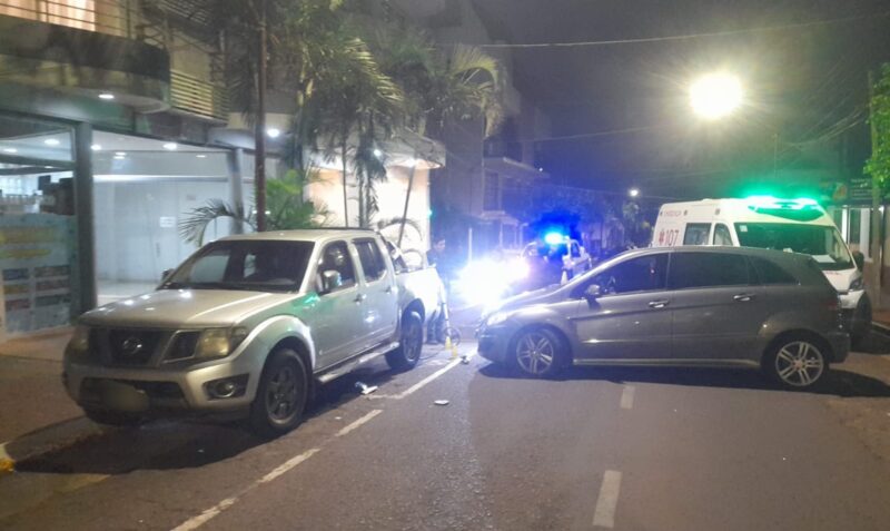 choque Posadas calle Tucuman auto camioneta policia