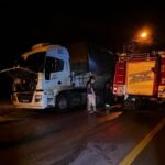 Un camión sufrió un principio de incendio sobre la Ruta 12 y la rápida acción de bomberos evitó una tragedia