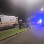 Despistó con la moto en la Costanera de Posadas y terminaron lesionados junto a su acompañante