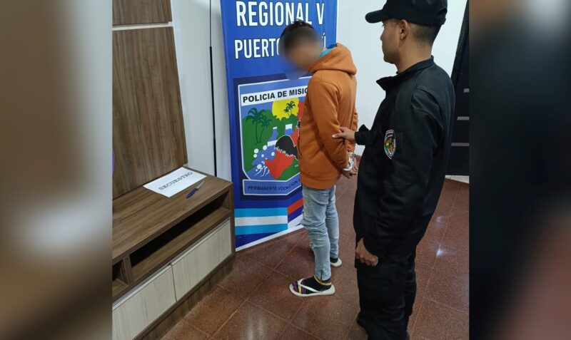 ladron al lado de la cama cuchillo Puerto Iguazu detenido