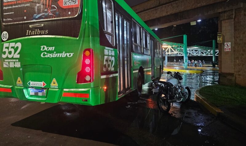 choco moto colectivo Transferencia UNaM Posadas Tulo Llamosas