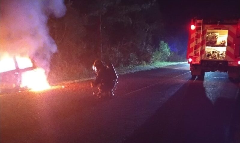 incendio auto Caa Yari Ruta 225 Fiat Punto