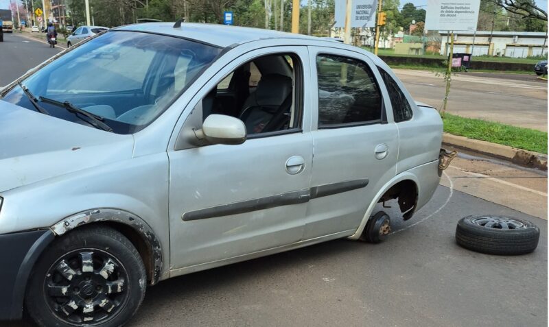 despiste Ruta 12 Posadas rueda neumático Chevrolet Corsa