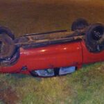 POSADAS: Una camioneta Ford Ranger despistó y terminó volcada dentro de un pozo en la rotonda del Acceso Sur